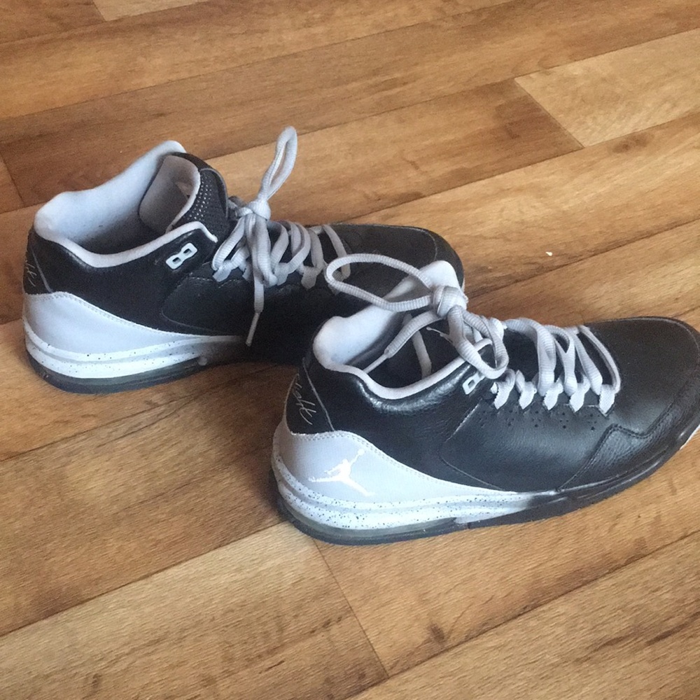 Grey/black jordan flights